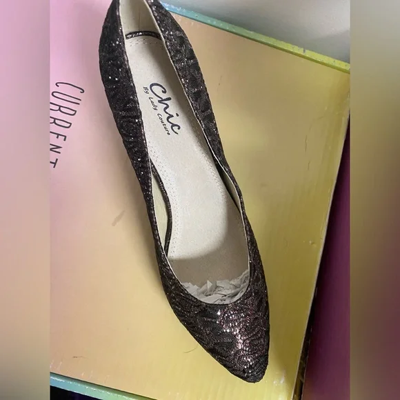 Shoes - Picture 2 of 5